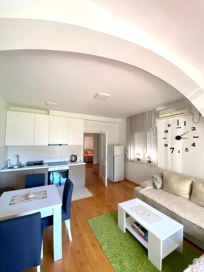 Jovana -- Porodicni Apartmani Igalo Herceg Novi Ngoại thất bức ảnh