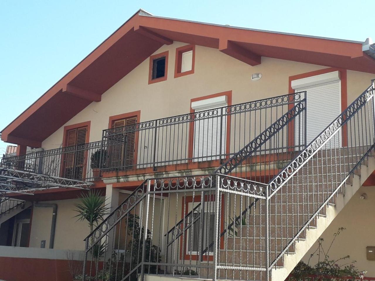 Jovana -- Porodicni Apartmani Igalo Herceg Novi Ngoại thất bức ảnh